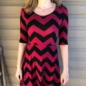 🌿Pink and Black Zigzag Dress